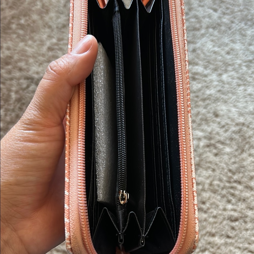 Elegant Pink and White Checkered Wallet - Picture 3 of 3
